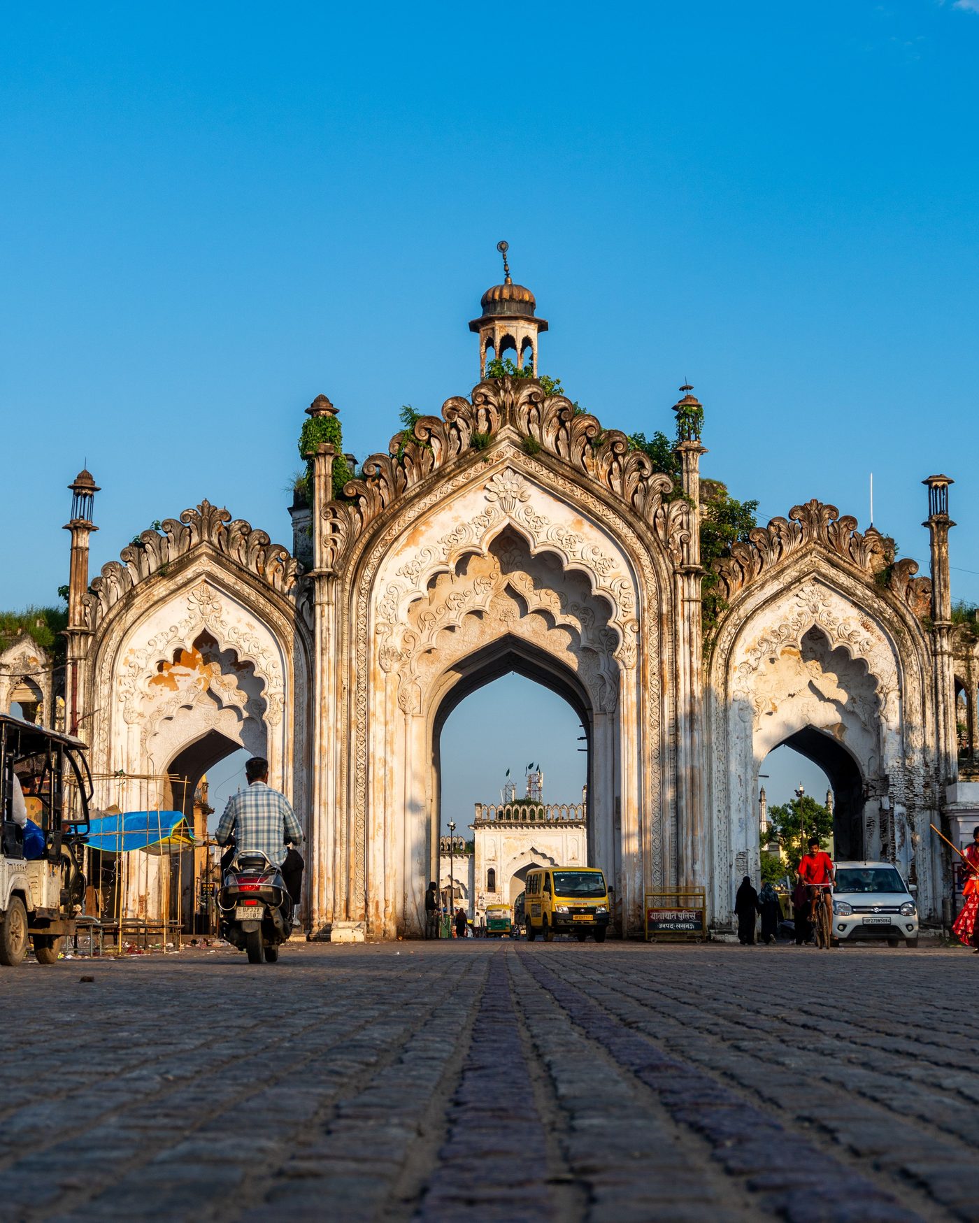 Rumi Darwaza, Lucknow